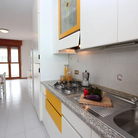 アパート And Cozy Flat 100m From The - Beahost